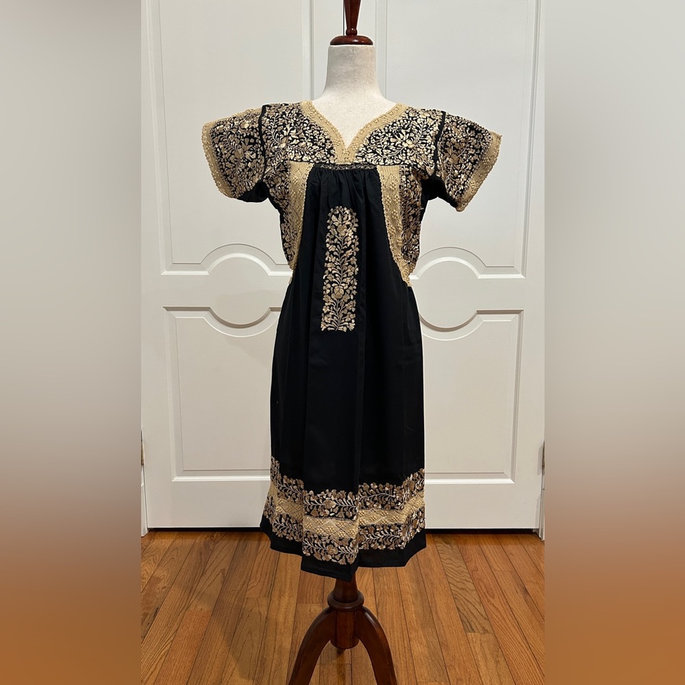 San Antonino gala Dress,Oax,Mexican dress Hand Embroidered with Silk threads.
